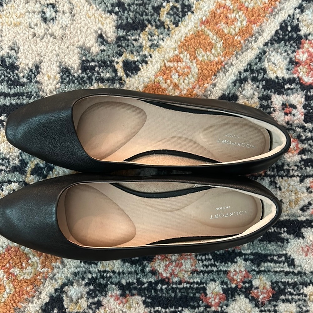 Rockport total motion flat in black